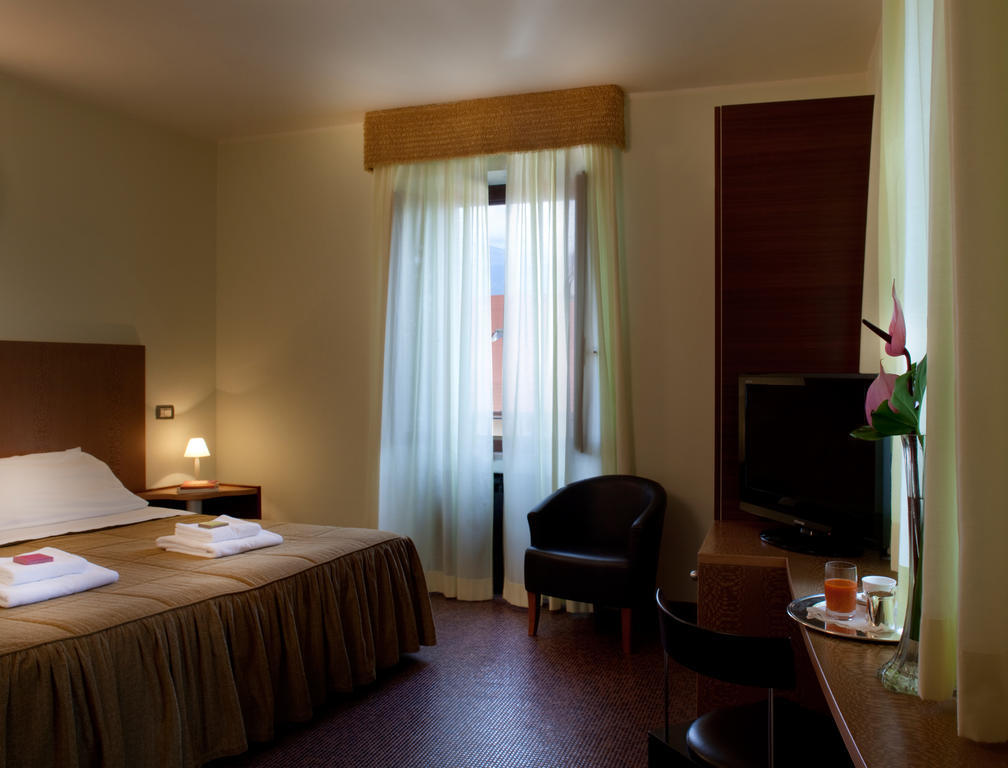 Hotel Villa Giulia Gargnano Quarto foto